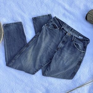 Vintage Distressed Wrangler Jeans | Tagged Men’s 34x32 | Fits Women’s 10/12